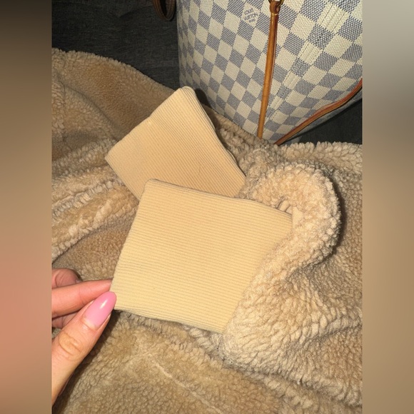 ALO Yoga Tan Sherpa Bomber Jacket - Picture 5 of 6